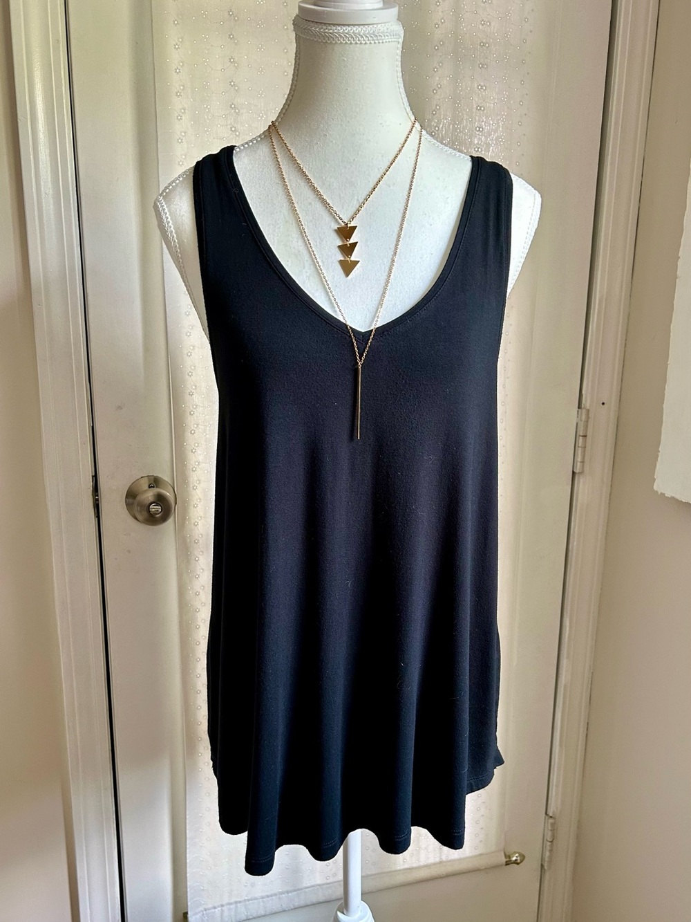 Merona Black V-Neck Bouncy Swing Tank Top